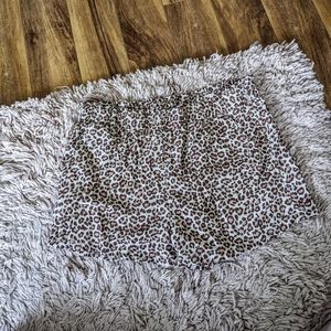 🌼April Kiss Leopard Shorts Size large